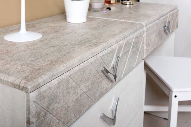 Стол туалетный с комодом и зеркалом Амели Моби цвет шёлковый камень/бетон чикаго беж