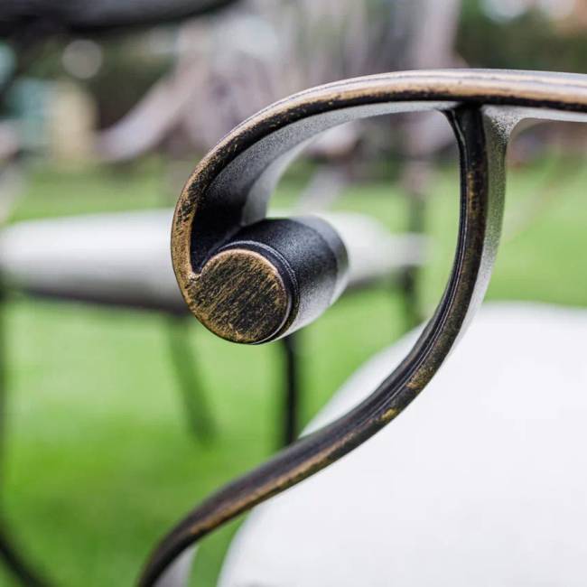 Обеденное кресло WILHELM из литого алюминия