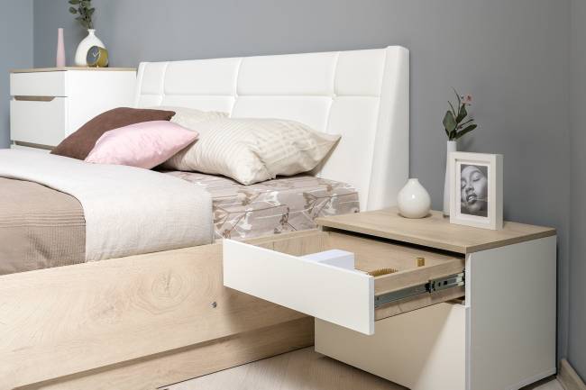 Кровать с подъёмным основанием и двумя прикроватными тумбами Муссон цвет белый/дуб эндгрейн элегантный/кожзам белый Кровать с подъёмным основанием и двумя прикроватными тумбами Муссон цвет белый/дуб эндгрейн элегантный/кожзам белый